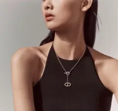 エルメス《シェーヌ・ダンクル・コントゥール》のサムネイル