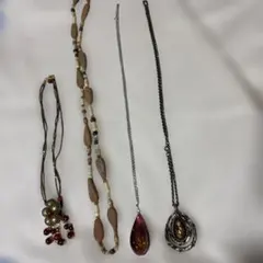 ビーズと金属装飾　ネックレス　4本セット　まとめ売り