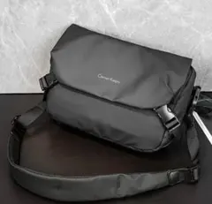 メッセンジャーバッグ メンズ 防水 カメラバッグ 大容量 多機能バッグ スリング