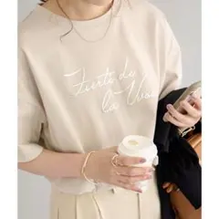 Discoat ロゴプリント 半袖Tシャツ ベージュのサムネイル