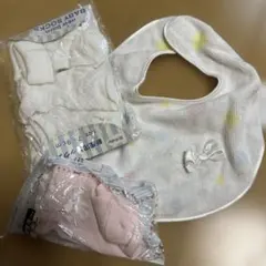 【新生児】ソックス4足・よだれかけセット
