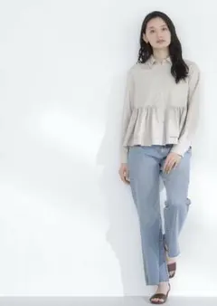 NATURAL BEAUTY BASIC サイドスリットストレートデニムパンツのサムネイル