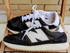 ８月限定最終お値引き❉ＮＢ２３７❉スニーカー ブラック/ホワイト夏の履き替え用に