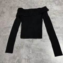 オフショルダー ブラック ニット