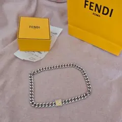 FENDI FFロゴネックレスカーブチェーン スクエアトップ箱付き