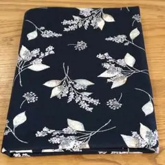 草花　ネイビー　綿麻シーチング　mOmen-t