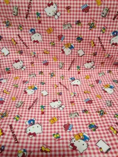 サンリオ　ハローキティ 　赤チェック　 綿生地　112×100㎝