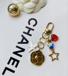 CHANEL _2025.ホリデー限定_フラワーチャーム _キーホルダー〈新品〉