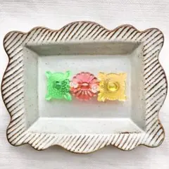 104    花はじきのバレッタ