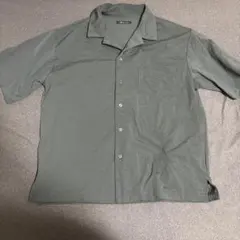 緑半袖ボタンアップシャツ