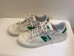 グリーン スニーカー