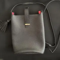 ブラック シンプル ショルダーバッグ タッセル付き