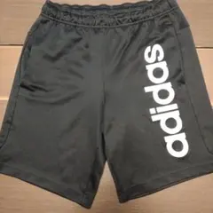 adidas 黒 スポーツショーツ