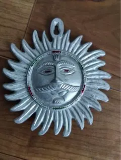 マライカ スーリヤハンギング