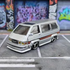 トミカ改造 トヨタ ハイエース フルエアロ 赤 マジョレット ホット
