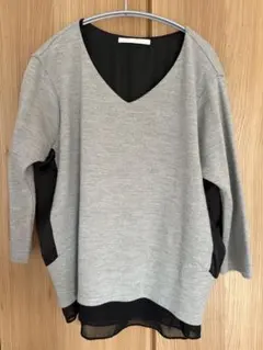 スコットクラブ購入〈vin〉グレー Vネック カジュアルトップス M