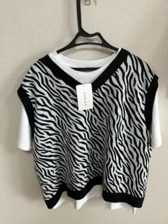 COLZA ゼブラ柄ベスト ＋ホワイトTシャツ　セットのサムネイル