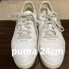 PUMA ホワイトスニーカー 厚底 24cm