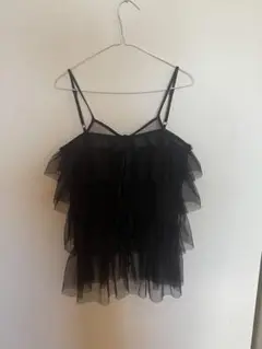 フリル付き黒ビスチェ