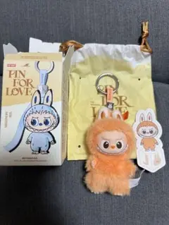 ラブブ ぬいぐるみペンダント イニシャルm