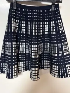 フレアスカート ネイビーとホワイトのチェック柄