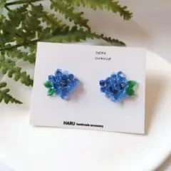 青いお花のレジンアクセサリー