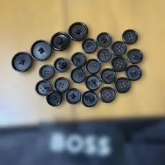 黒い4つ穴ボタン26個 BOSSスーツ