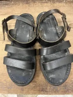 アニエスベー　黒いトングサンダル バックル付き