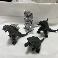 劇場限定2004ゴジラ　メカゴジラ/ブラックver　モスラ成虫セット新品未開封品 Amazon.co.jp: GD-57B超合金メカゴジラ2004(ブラックバージョン