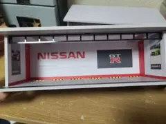 Nissan GT-R 1/64 Moreart Garage Diorama