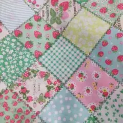 いちご柄 パッチワーク風プリント生地 ハンドメイド