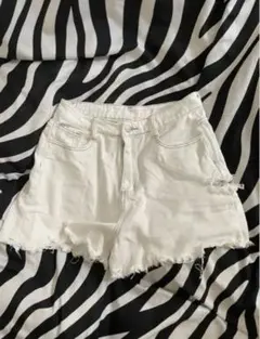 ホワイトショートパンツ