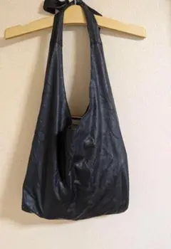 お値下げ〜。黒の大容量レザートートバッグ