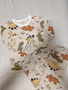 恐竜　薄手　パジャマ　100〜110
