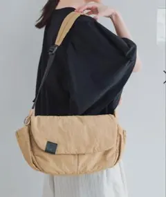 値下げ　studio CLIP からだよろこぶフラップショルダーバッグのサムネイル