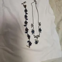 青紫色の花モチーフ ネックレスとブレスレットセットのサムネイル