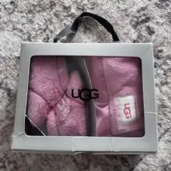 【新品未使用品】★UGG ★ピンク リバーシブル毛布★高級ブランケット 新品未使用品】☆UGG ☆ピンク リバーシブル毛布☆高級ブランケット