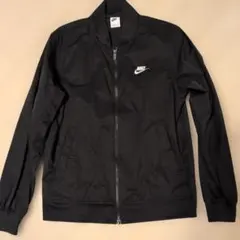 NIKE シンプル ブラック ジップアップジャケットのサムネイル