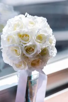 ホワイトローズブーケ　ラウンドブーケ　白薔薇