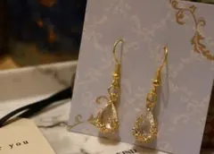 ゴールドフック ドロップ型クリスタルピアス