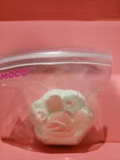 momocoluv スクイーズ 肉球 シャリシャリ粉付