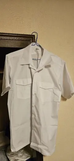 開襟シャツ白
