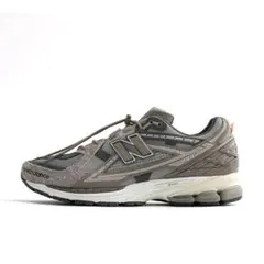 23.5 N.HOOLYWOOD INVINCIBLE NewBalance