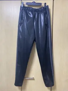 光沢コーティング黒色ジャージパンツ　adidasアディダス　未使用　ボトムス
