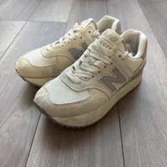 New Balance 574 厚底スニーカー ホワイトのサムネイル