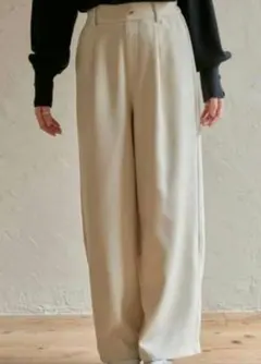 chocoしまむら　タックカーブパンツ　S アイボリー