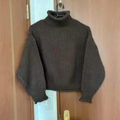 ダークブラウン ニットセーター タートルネック