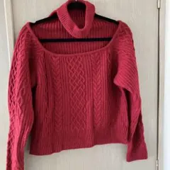 赤 ケーブルニット ハイネックセーター