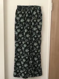 花柄ワイドパンツ 黒と緑