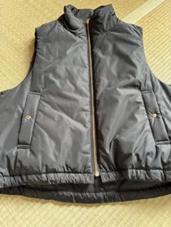 美品‼️オンワード　２３区　中綿ベスト ジップアップ　黒38サイズ